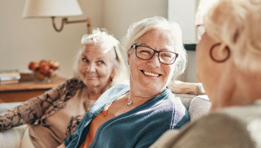 residence seniors jardins arcadie – seniors 3 femmes 530x300px 72dpi